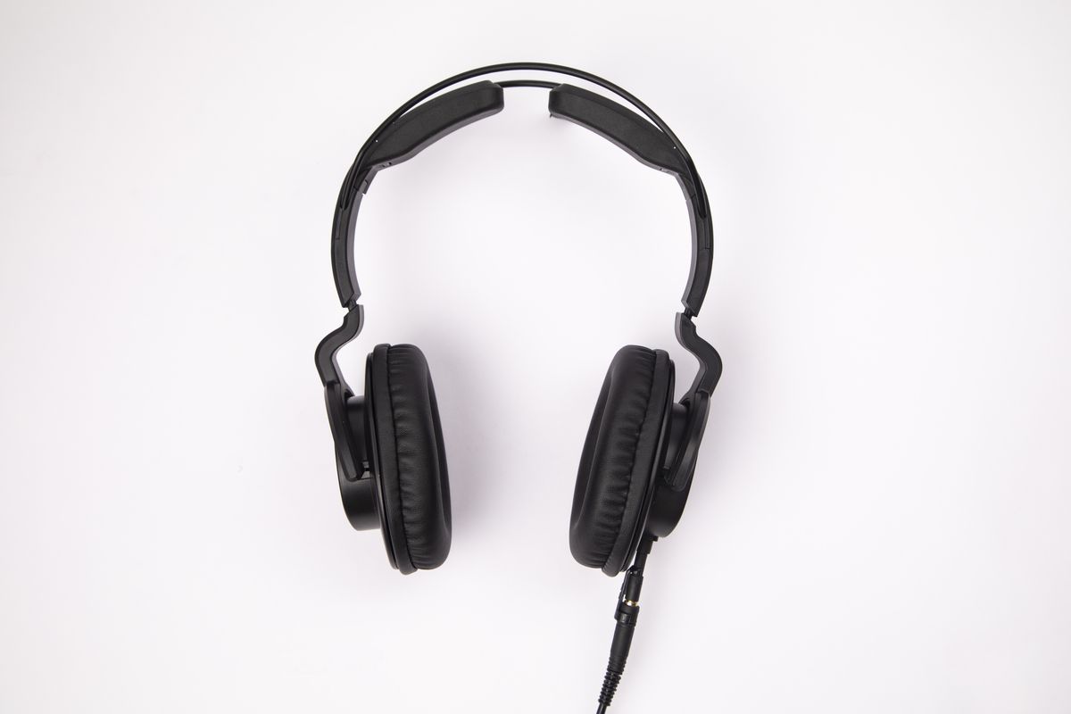 ZOOM ZDM-1 Podcast Mic Pack: Headphones, Windscreen, XLR, And Tabletop Stand