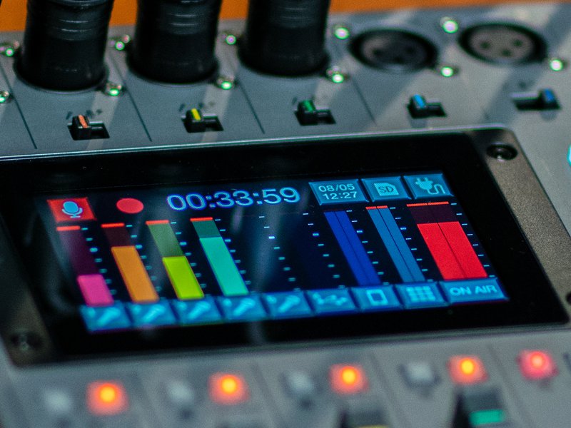 ZOOM PodTrak P8 Portable Multitrack Podcast Recorder